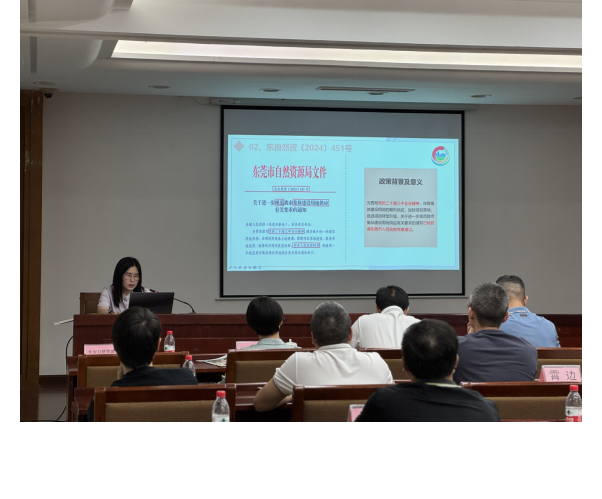 长安召开2025年度耕地保护相关工作暨集体土地供应政策宣讲会.png